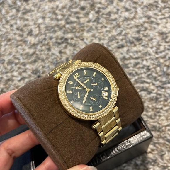 Michael Kors Watch (needs battery) - Picture 2 of 6